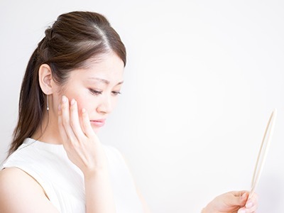 お肌が老け込んで見えるのはなぜ?